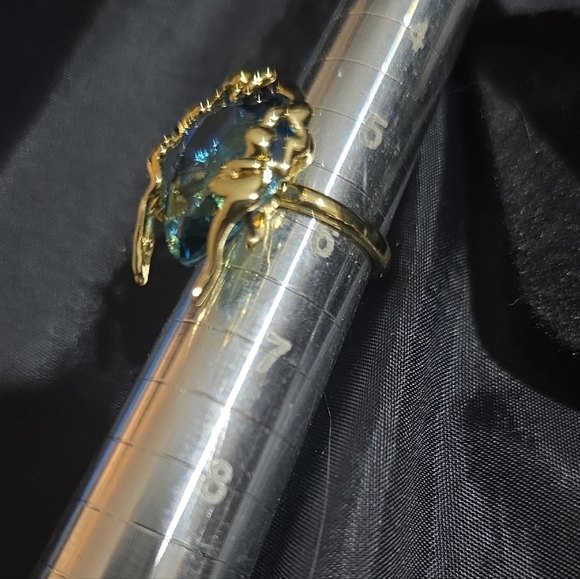 Elegant Gold Tone and Blue Stone Women's Ring Size 6 - Picture 2 of 5